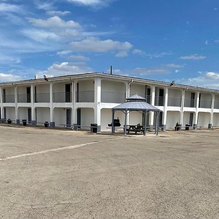 Dilley Executive Inn エクステリア 写真