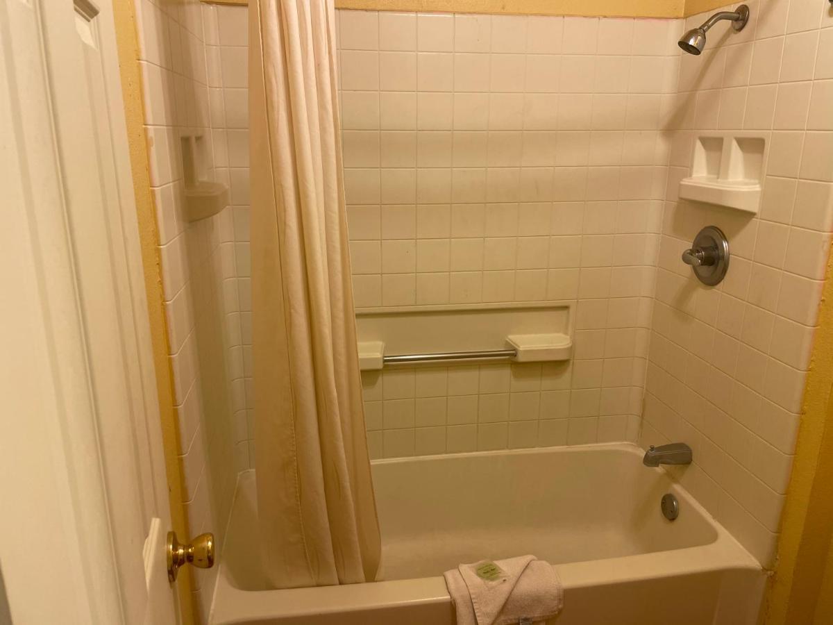 Dilley Executive Inn エクステリア 写真