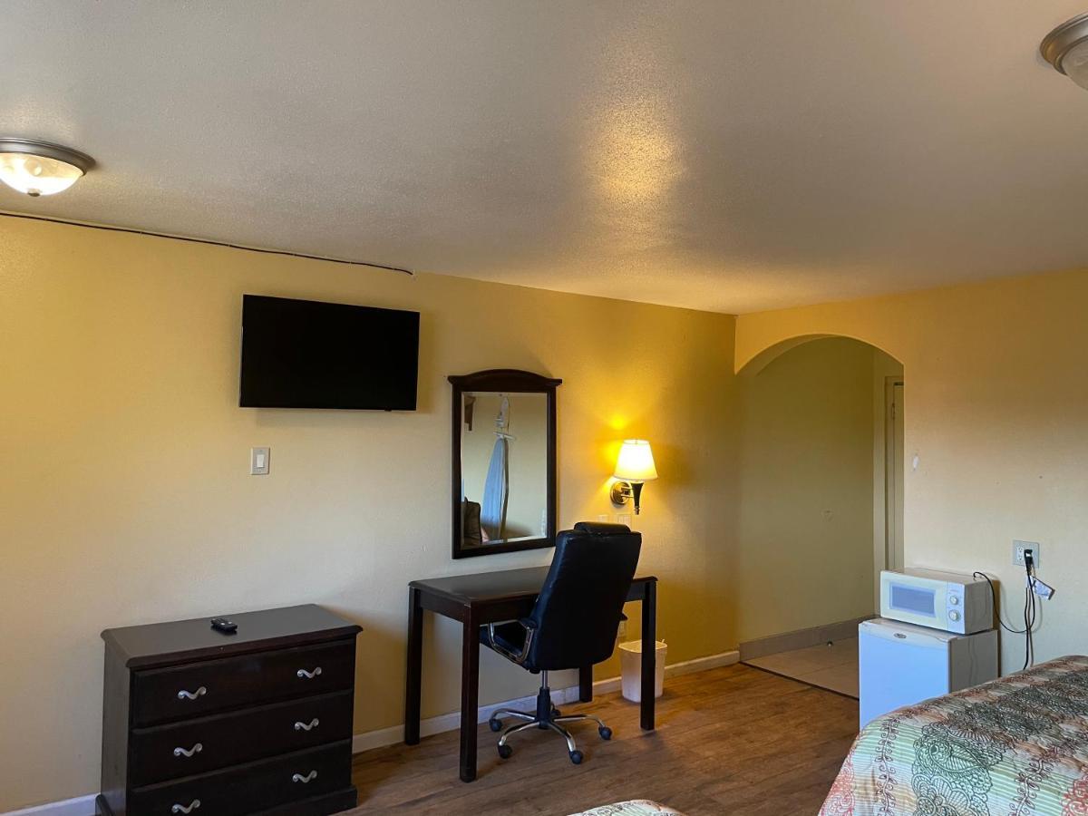 Dilley Executive Inn エクステリア 写真